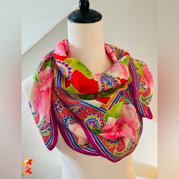 OSCAR De La RENTA Silk Scarf Brilliant Designer Floral 34x34” Made In Japan - Picture 3 of 15
